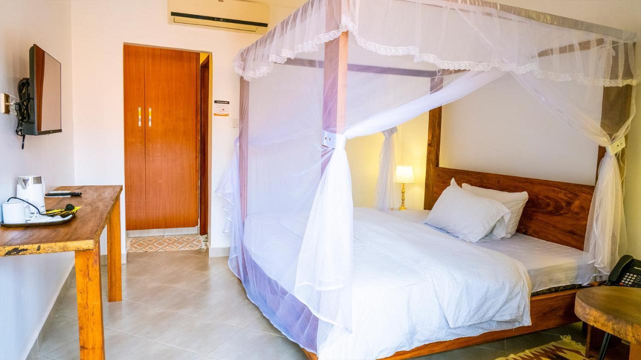 Explorers Hub Kampala Eksteriør bilde