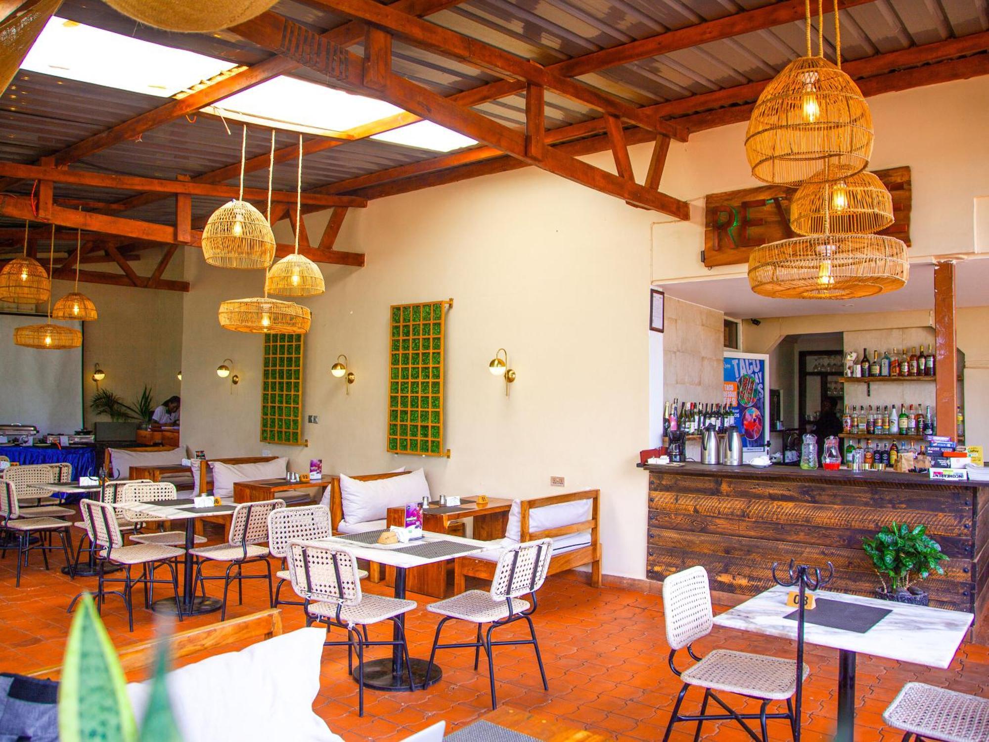Explorers Hub Kampala Eksteriør bilde